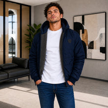 Cargar imagen en el visor de la galería, Chaqueta de Hombre en Super Nylon con Interior Ovejero y Capucha Removible | Referencia Aries. Azul Oscuro
