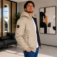 Cargar imagen en el visor de la galería, Chaqueta de Hombre en Super Nylon con Interior Ovejero y Capucha Removible | Referencia Aries. Beige