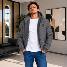 Cargar imagen en el visor de la galería, Chaqueta de Hombre en Super Nylon con Interior Ovejero y Capucha Removible | Referencia Aries. Gris Oscuro