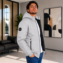 Cargar imagen en el visor de la galería, Chaqueta de Hombre en Super Nylon con Interior Ovejero y Capucha Removible | Referencia Aries. Gris Perla