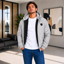 Cargar imagen en el visor de la galería, Chaqueta de Hombre en Super Nylon con Interior Ovejero y Capucha Removible | Referencia Aries. Gris Perla