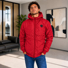 Cargar imagen en el visor de la galería, Chaqueta de Hombre en Super Nylon con Interior Ovejero y Capucha Removible | Referencia Aries. Rojo