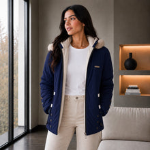 Cargar imagen en el visor de la galería, Chaqueta Doble Faz Semilarga para Mujer con Capucha y Pelo Largo | Referencia Estrella. Azul Oscuro