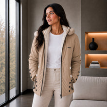 Cargar imagen en el visor de la galería, Chaqueta Doble Faz Semilarga para Mujer con Capucha y Pelo Largo | Referencia Estrella. Beige