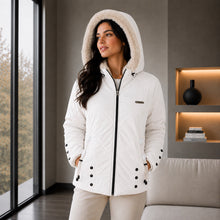 Cargar imagen en el visor de la galería, Chaqueta Doble Faz Semilarga para Mujer con Capucha y Pelo Largo | Referencia Estrella. Blanco