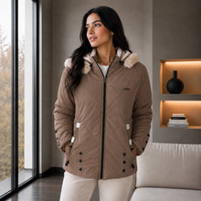 Cargar imagen en el visor de la galería, Chaqueta Doble Faz Semilarga para Mujer con Capucha y Pelo Largo | Referencia Estrella. Café