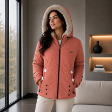 Cargar imagen en el visor de la galería, Chaqueta Doble Faz Semilarga para Mujer con Capucha y Pelo Largo | Referencia Estrella. Canela