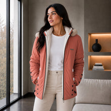 Cargar imagen en el visor de la galería, Chaqueta Doble Faz Semilarga para Mujer con Capucha y Pelo Largo | Referencia Estrella. Canela
