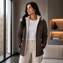 Cargar imagen en el visor de la galería, Chaqueta Doble Faz Semilarga para Mujer con Capucha y Pelo Largo | Referencia Estrella. Chocolate