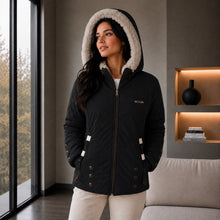 Cargar imagen en el visor de la galería, Chaqueta Doble Faz Semilarga para Mujer con Capucha y Pelo Largo | Referencia Estrella. Negro