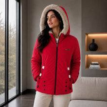 Cargar imagen en el visor de la galería, Chaqueta Doble Faz Semilarga para Mujer con Capucha y Pelo Largo | Referencia Estrella. Rojo