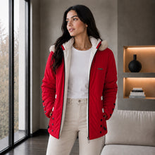 Cargar imagen en el visor de la galería, Chaqueta Doble Faz Semilarga para Mujer con Capucha y Pelo Largo | Referencia Estrella. Rojo