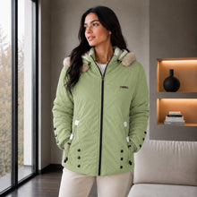 Cargar imagen en el visor de la galería, Chaqueta Doble Faz Semilarga para Mujer con Capucha y Pelo Largo | Referencia Estrella. Verde Manzana