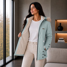 Cargar imagen en el visor de la galería, Chaqueta Doble Faz Semilarga para Mujer con Capucha y Pelo Largo | Referencia Estrella. Verde Menta