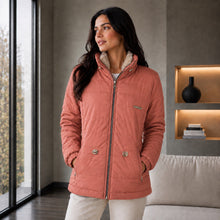 Cargar imagen en el visor de la galería, Chaqueta Ruby, Semilarga con Interior Ovejero Sintético y Cuello Alto. Abrigo y Estilo Casual. Canela