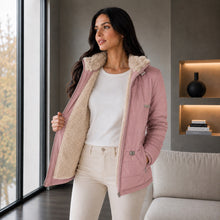 Cargar imagen en el visor de la galería, Chaqueta Ruby, Semilarga con Interior Ovejero Sintético y Cuello Alto. Abrigo y Estilo Casual. Moraleche