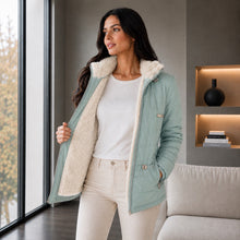 Cargar imagen en el visor de la galería, Chaqueta Ruby, Semilarga con Interior Ovejero Sintético y Cuello Alto. Abrigo y Estilo Casual. Verde Menta