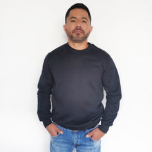 Cargar imagen en el visor de la galería, Buzo unisex cuello redondo en algodón – Remate única unidad Talla S